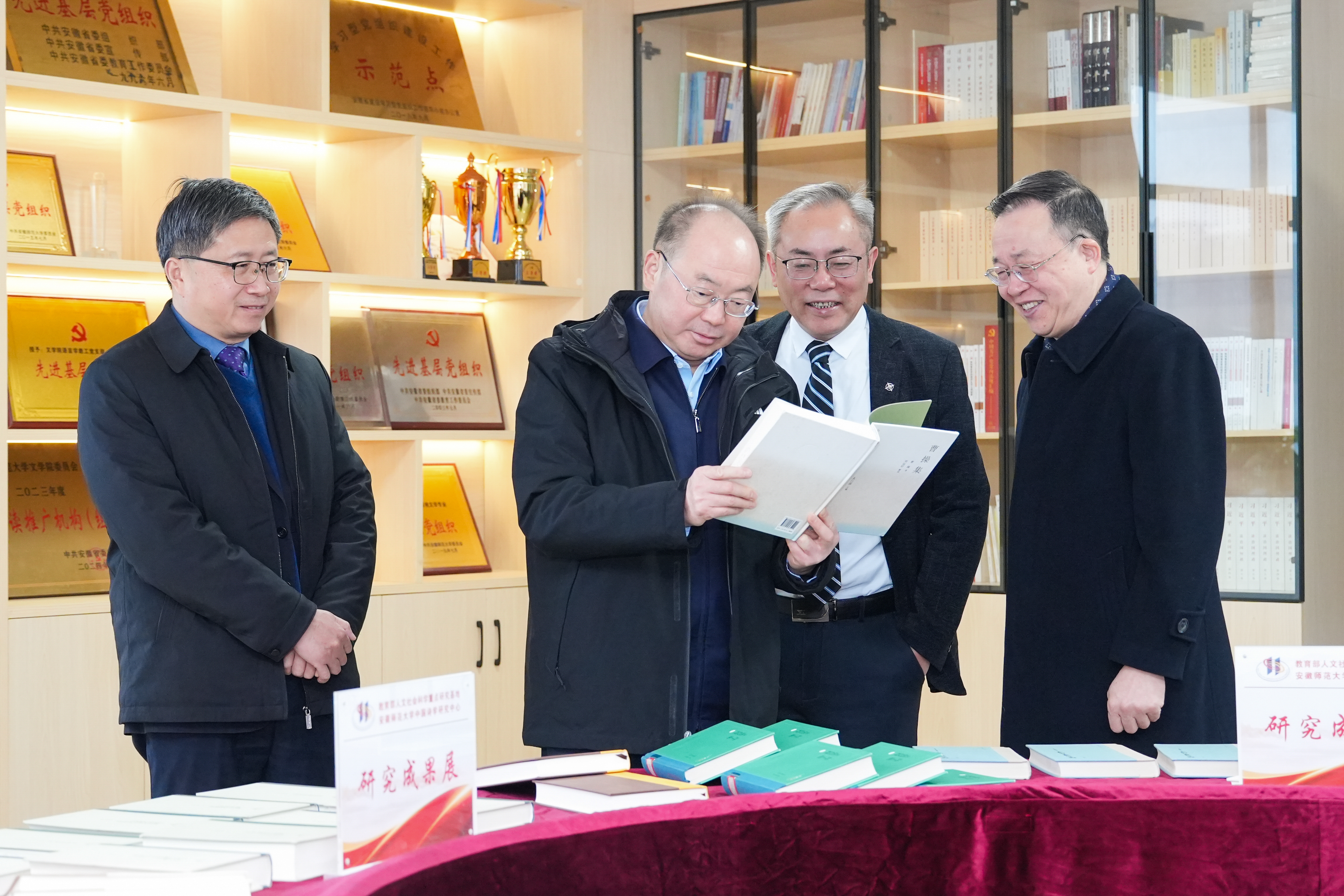 省委教育工委书记、省教育厅厅长钱桂仑来校调研